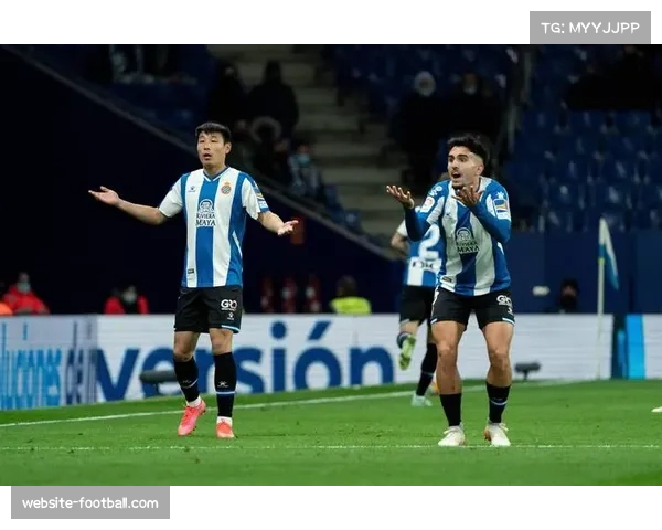 比利亚雷亚尔进攻端火力稳定,25轮攻入47球位列联赛第三 比利亚雷亚尔进攻端火力稳定,25轮攻入47球位列联赛第三